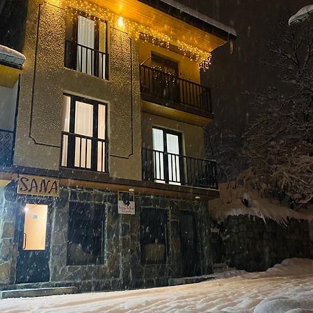 Sana Guest House Mestia Ngoại thất bức ảnh
